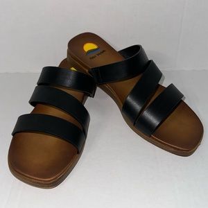 Maui Island black sandals women’s size 7M